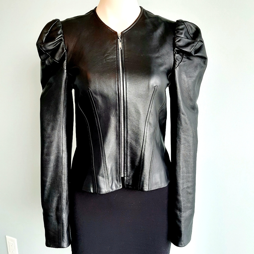 Louis Vuitton 1️⃣2️⃣0️⃣0️⃣ NWOT authentic black leather jacket